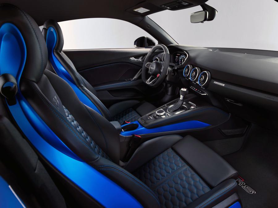 Интерьер Audi TT RS Coupe (8S) 2019 года  (WW) (фото 6 из 62)